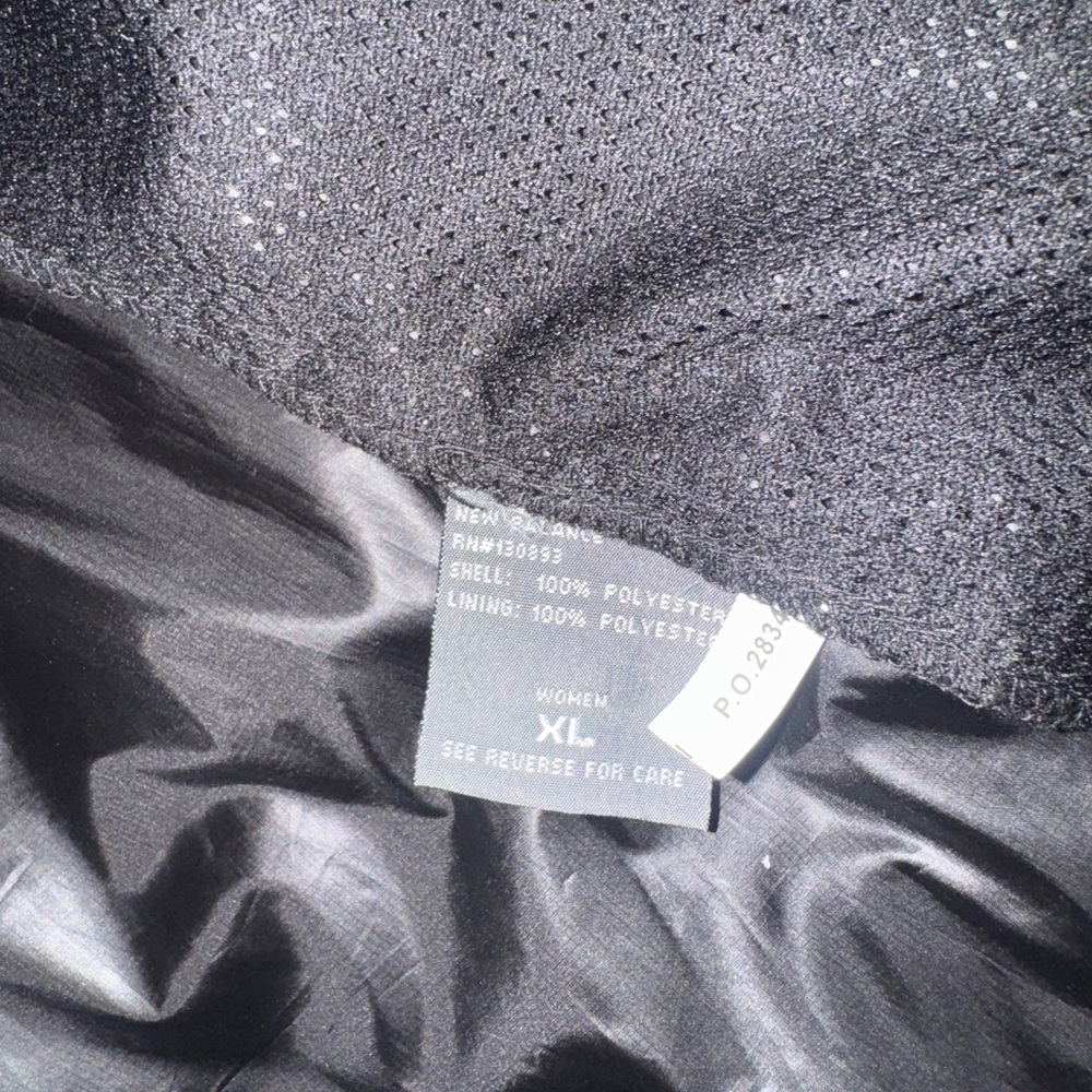 New Balance Black Utility Jacket with Hood and Water-Resistant Fabric - Picture 13 of 14